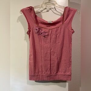 Old Navy - pink T-shirt - size small - nice appliqué detail